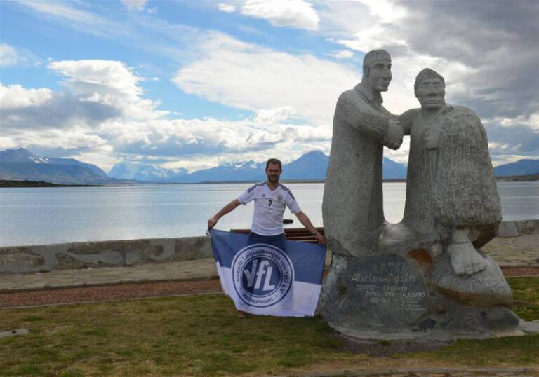 Christoph am Monumento a Alberto de Agostini